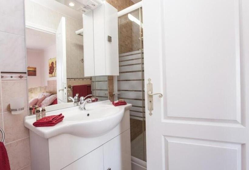 مبيت وإفطار Villa Jany  Adults Only