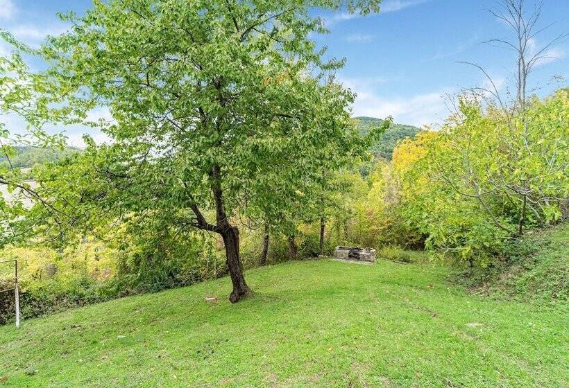 Captivating Apartment In Assisi With Swimming Pool