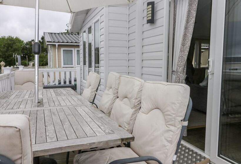 Cayton Pines Lodge At Cayton Bay Holiday Park