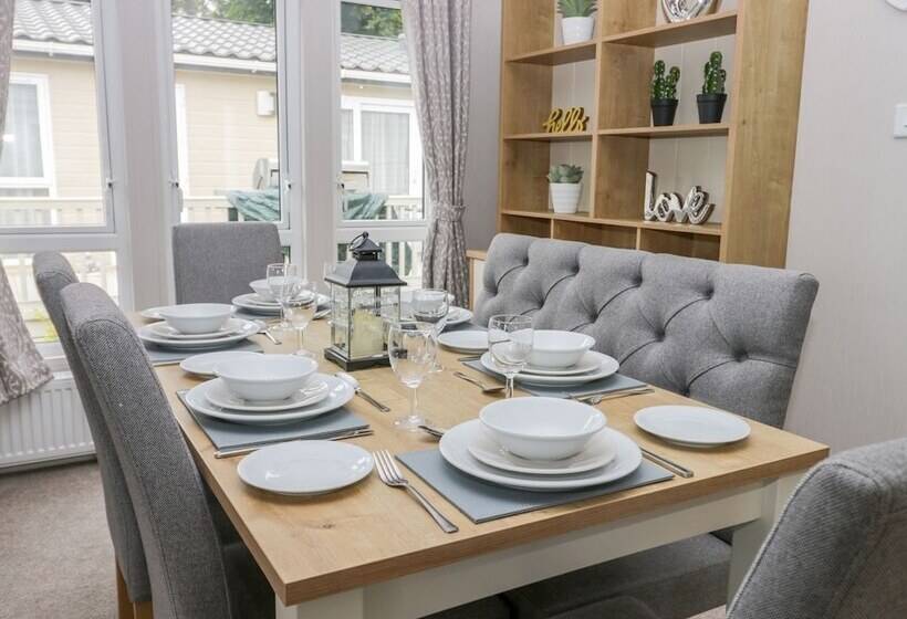 Cayton Pines Lodge At Cayton Bay Holiday Park