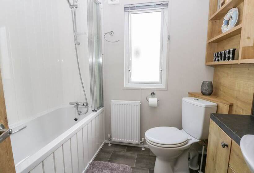 Cayton Pines Lodge At Cayton Bay Holiday Park