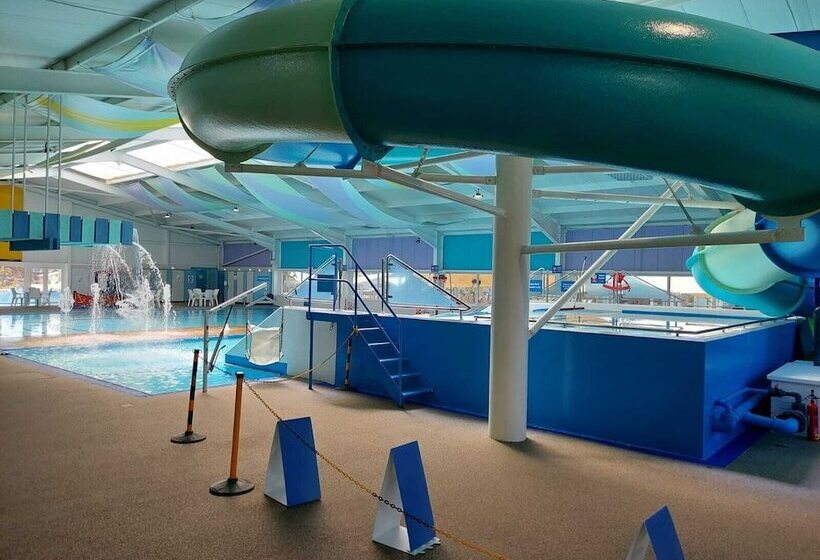 Cayton Pines Lodge At Cayton Bay Holiday Park