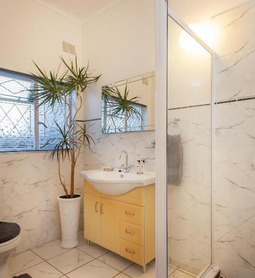 Eagle S Nest B&b/self Catering