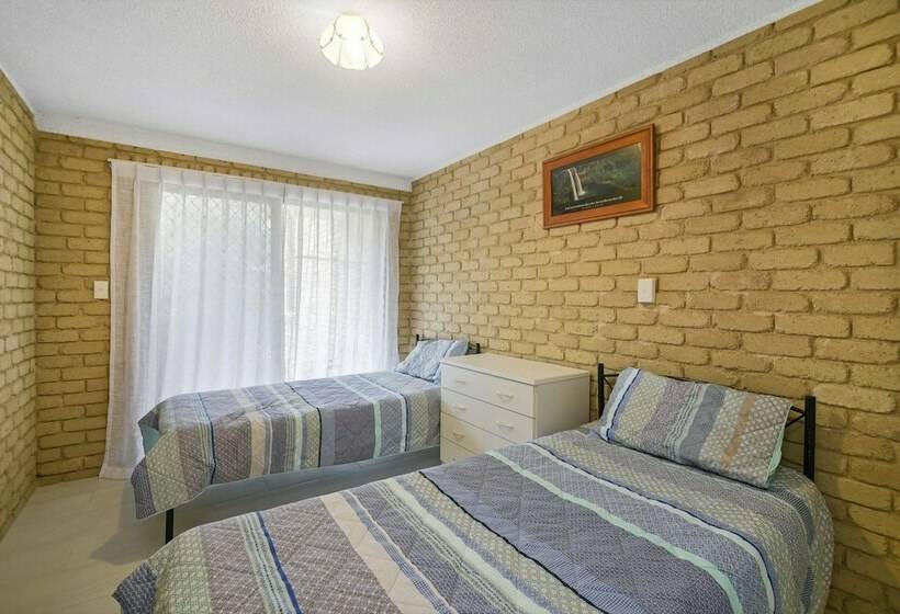 Galleries 3 3/28 Peregian Esplanade