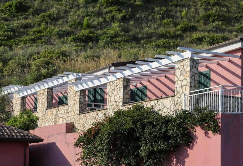 簡易ホテル Villaggio Club Baia Di Dino