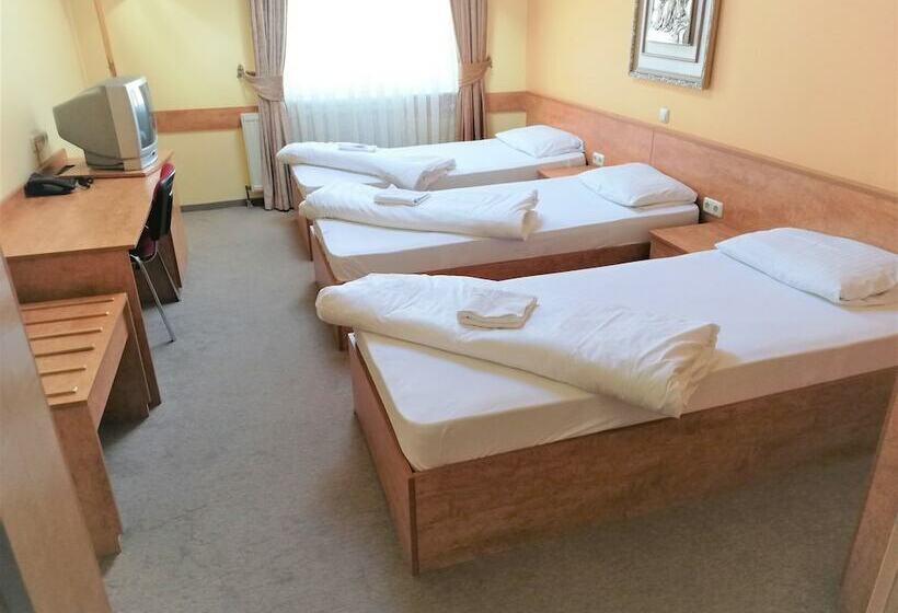 Отель Airport Global Hostel