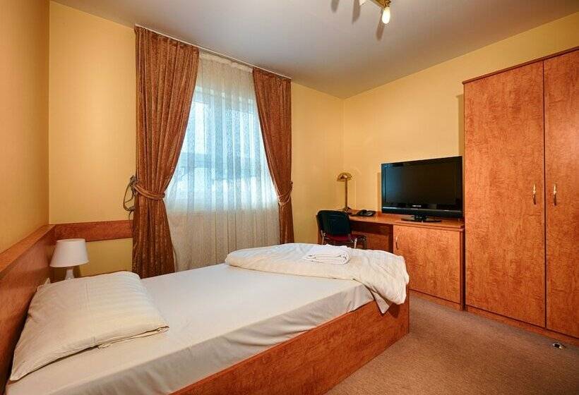 Отель Airport Global Hostel