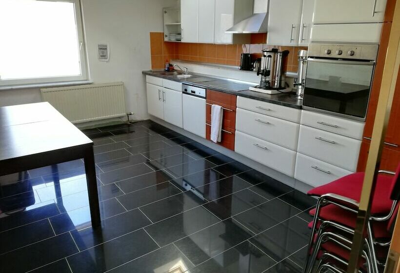 Отель Airport Global Hostel