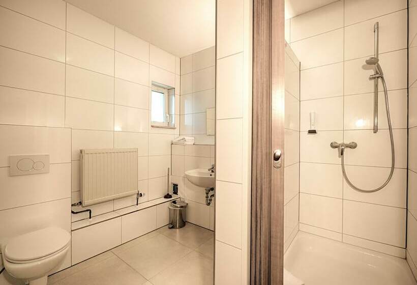 Отель Airport Global Hostel