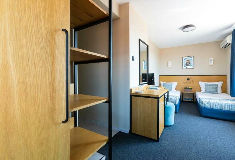 Отель Albatros New Town