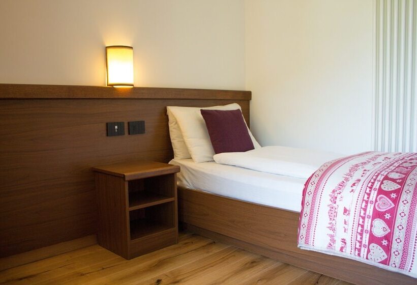 هتل Edelweiss Alpine Nature