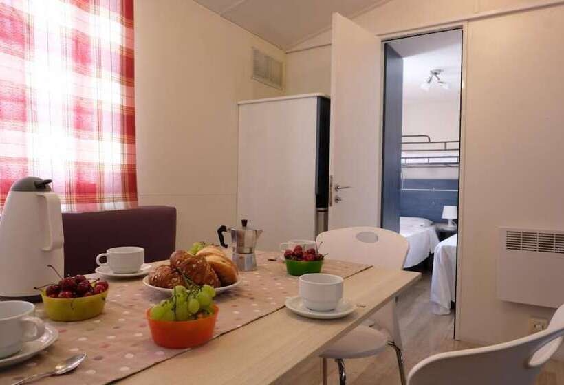 בית מלון כפרי Happy Camp In Camping Villaggio Thurium