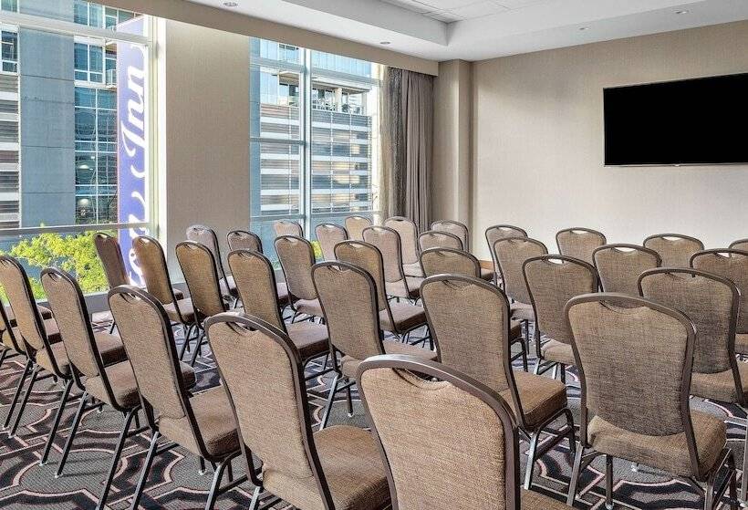 בית מלון כפרי Hilton Garden Inn Chicago Mccormick Place