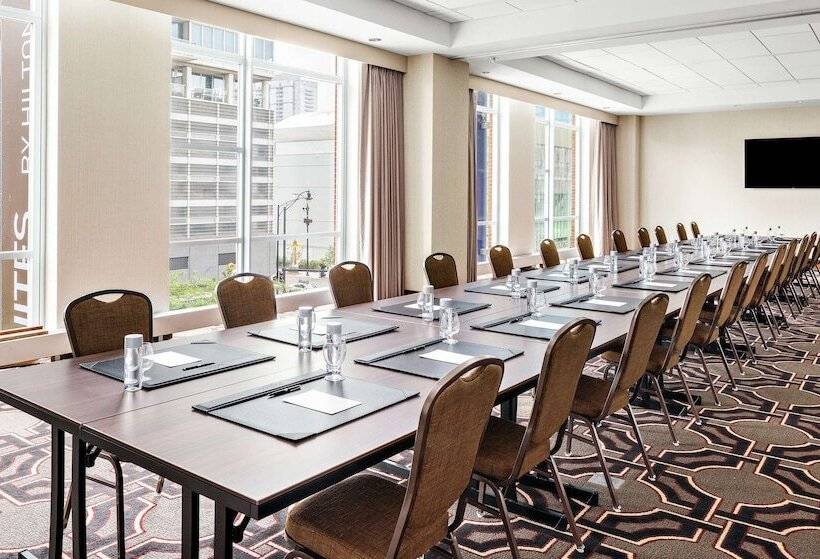 هتل Hilton Garden Inn Chicago Mccormick Place