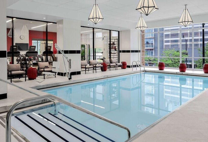 בית מלון כפרי Hilton Garden Inn Chicago Mccormick Place