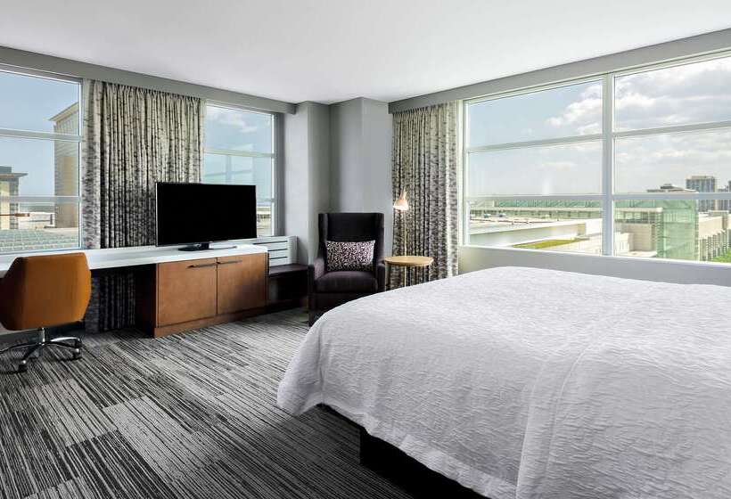 هتل Hilton Garden Inn Chicago Mccormick Place