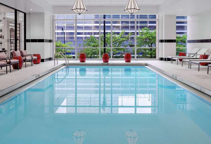 هتل Hilton Garden Inn Chicago Mccormick Place