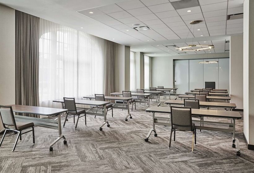 هتل Hyatt House Chicago Medical/university District