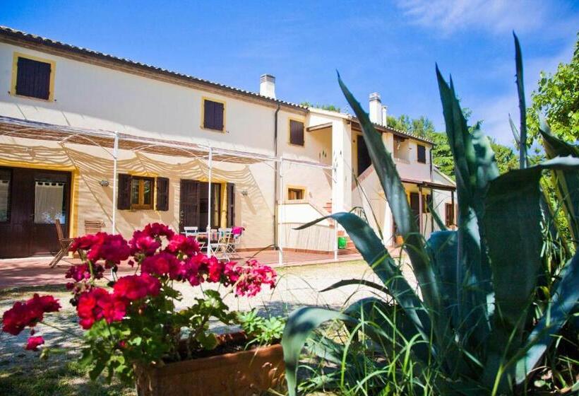 هتل Il Casale Di Montefreddo