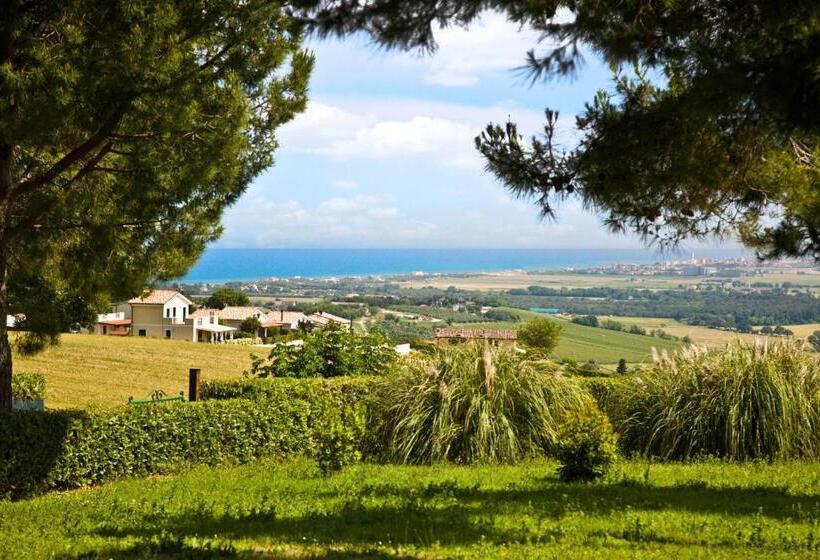 هتل Il Casale Di Montefreddo