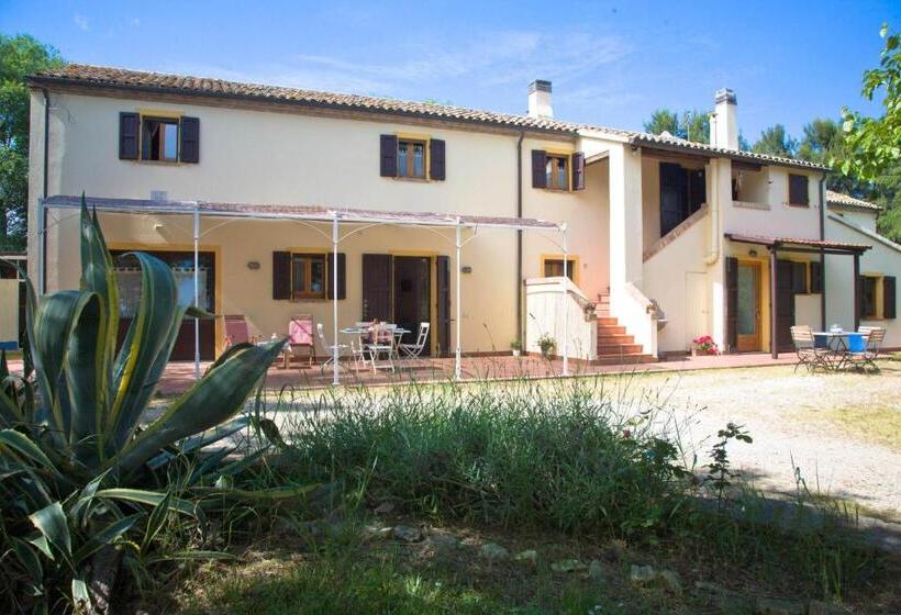 هتل Il Casale Di Montefreddo