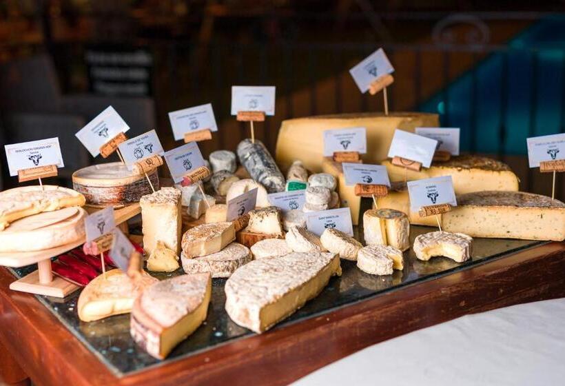 Отель Les Dependances De Chapeau Cornu