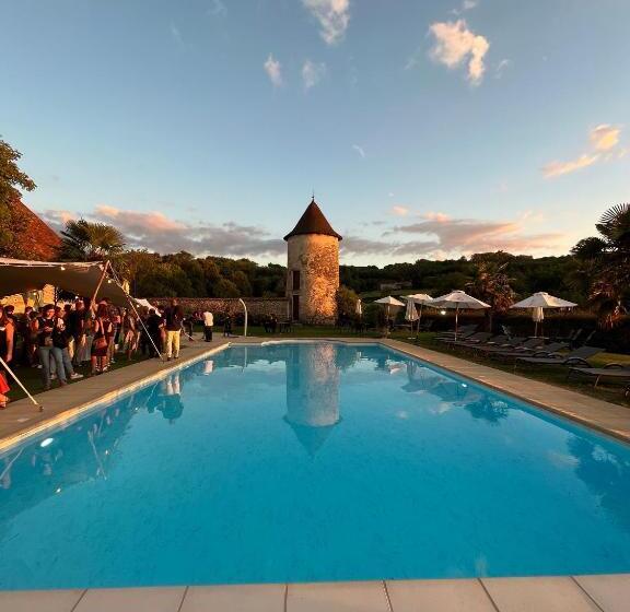 Отель Les Dependances De Chapeau Cornu