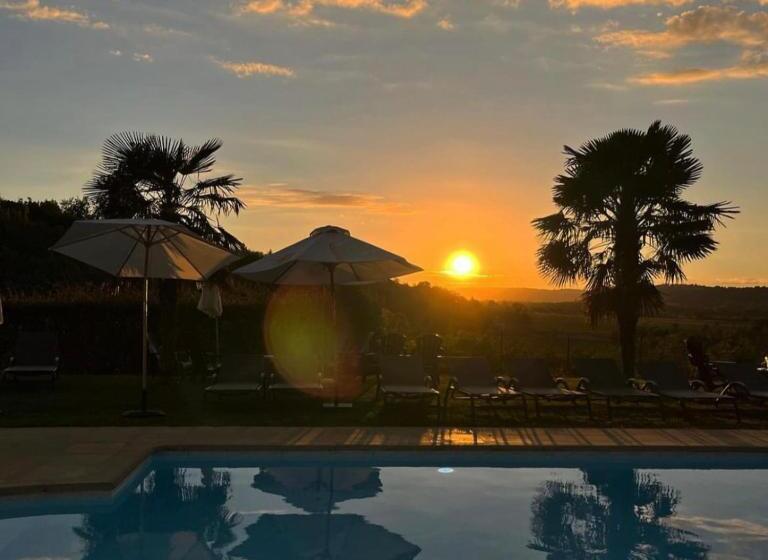 Отель Les Dependances De Chapeau Cornu