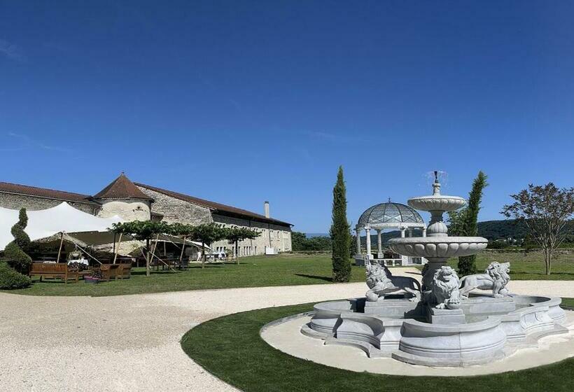 Отель Les Dependances De Chapeau Cornu