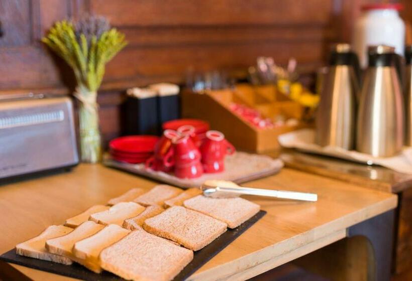 Отель Les Dependances De Chapeau Cornu