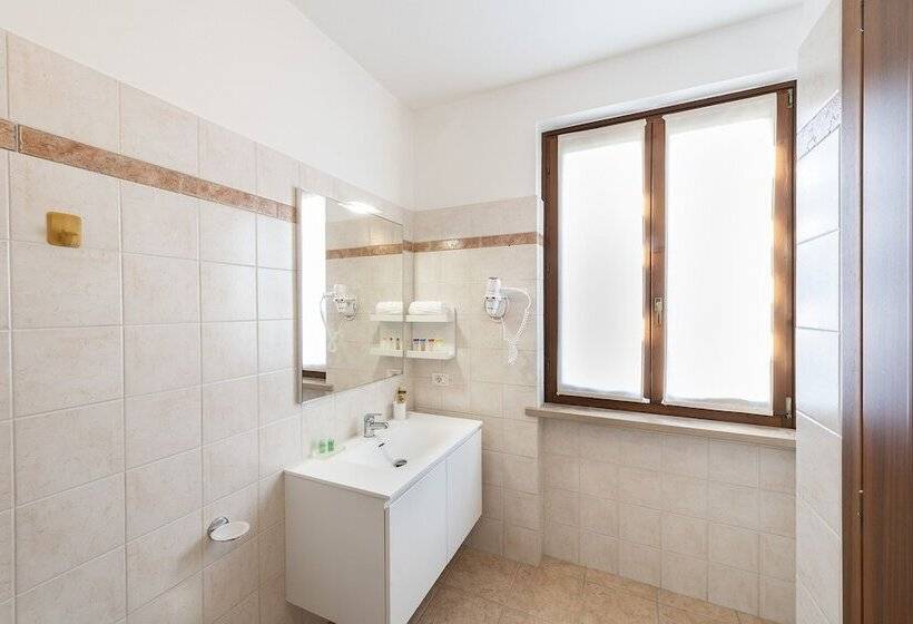 בית מלון כפרי Residence Pineta Campi