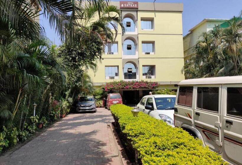 فندق Satkar