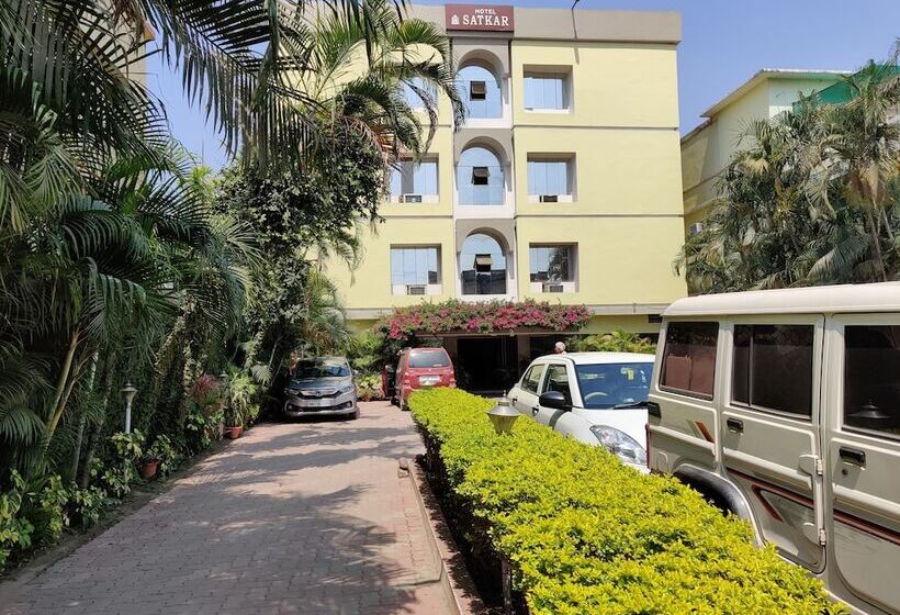 فندق Satkar