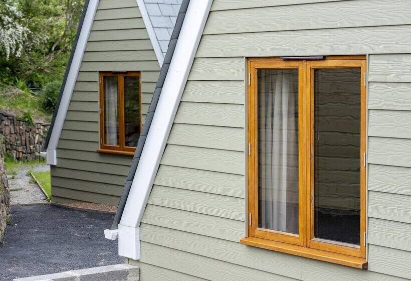 בית מלון כפרי The Poltimore Pods