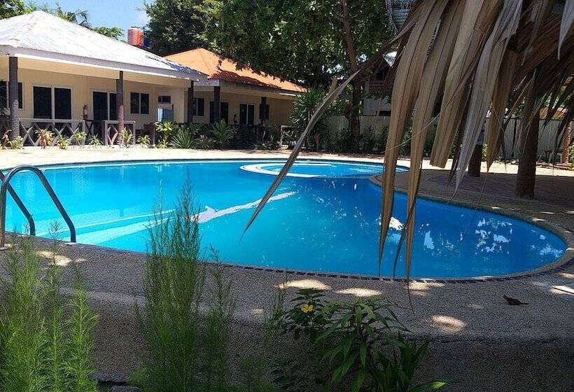 هتل The Sharks Tail Dive Resort