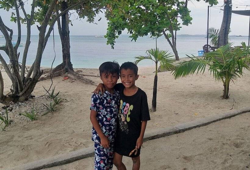 هتل The Sharks Tail Dive Resort