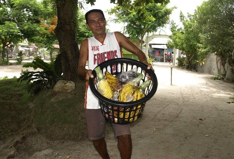 هتل The Sharks Tail Dive Resort