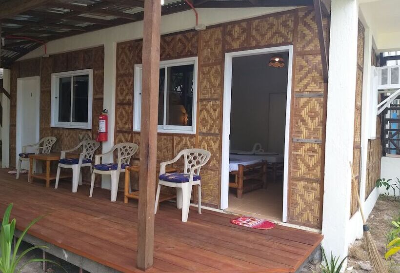 هتل The Sharks Tail Dive Resort