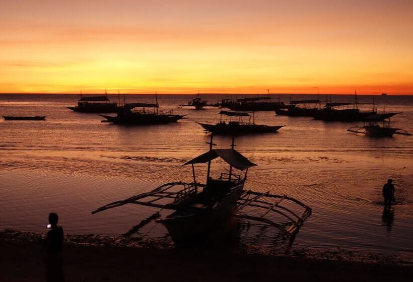 هتل The Sharks Tail Dive Resort