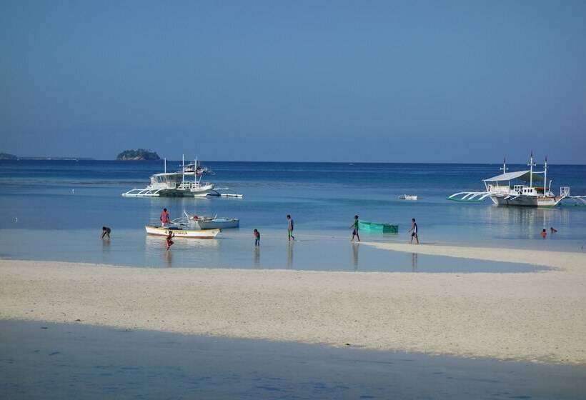 هتل The Sharks Tail Dive Resort