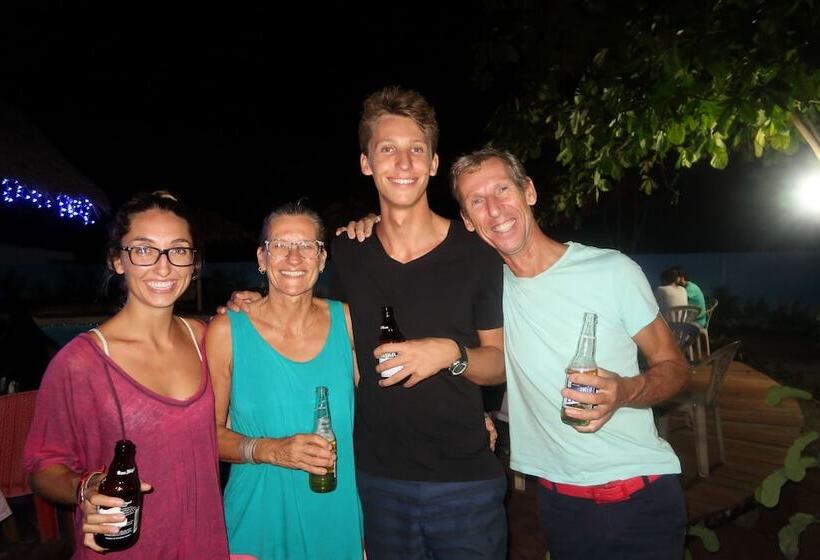 هتل The Sharks Tail Dive Resort