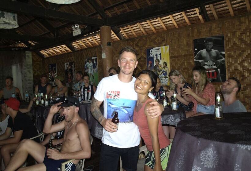 هتل The Sharks Tail Dive Resort