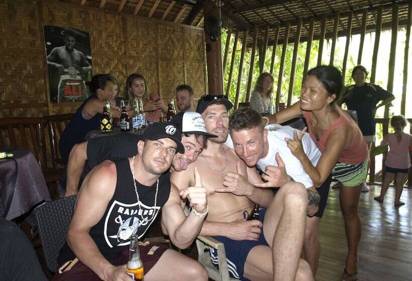 هتل The Sharks Tail Dive Resort