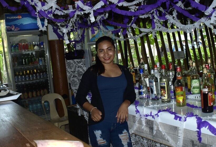 هتل The Sharks Tail Dive Resort