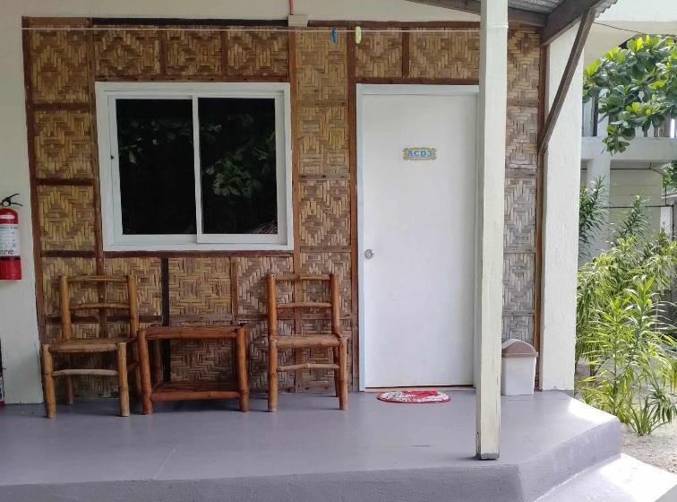 هتل The Sharks Tail Dive Resort