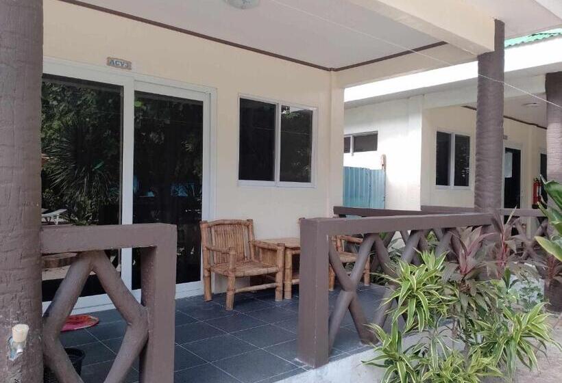 هتل The Sharks Tail Dive Resort