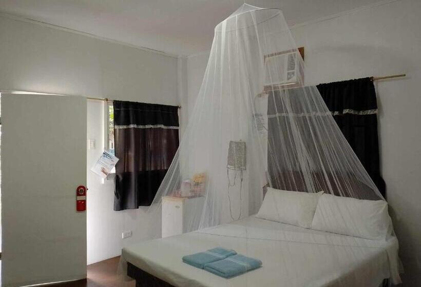 هتل The Sharks Tail Dive Resort