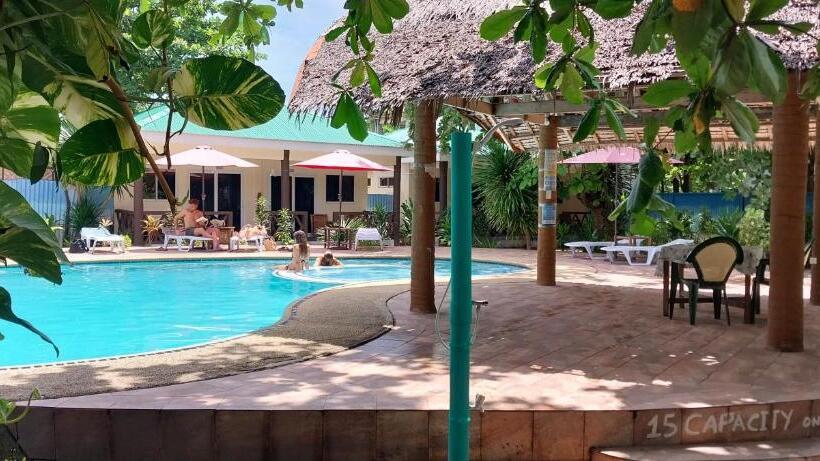 هتل The Sharks Tail Dive Resort