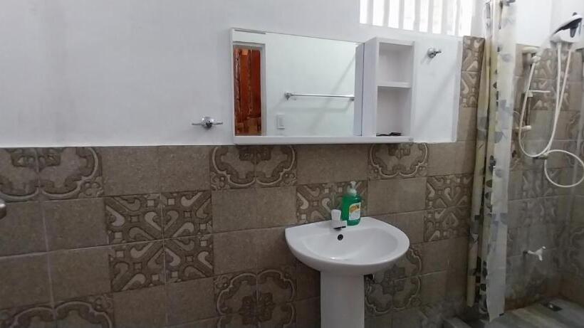 هتل The Sharks Tail Dive Resort