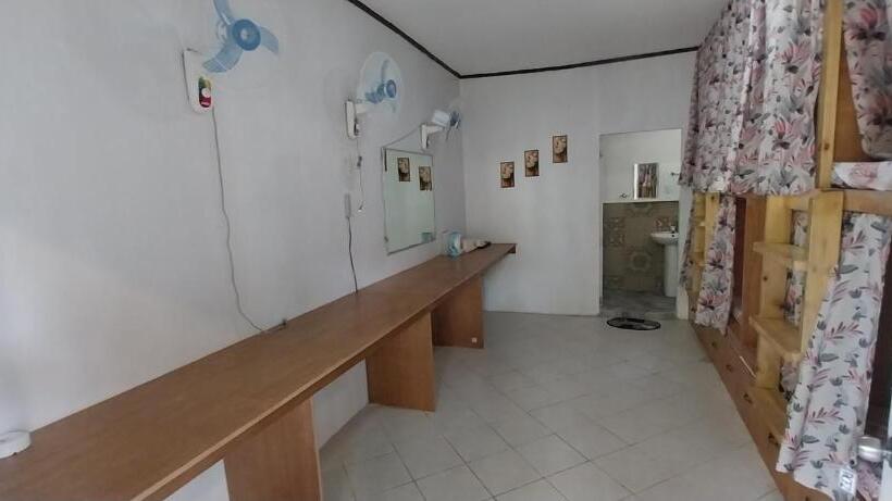 هتل The Sharks Tail Dive Resort